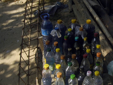 Delhi: Man throws bottle of kerosene on Muslim cleric Delhi: Man throws bottle of kerosene on Muslim cleric