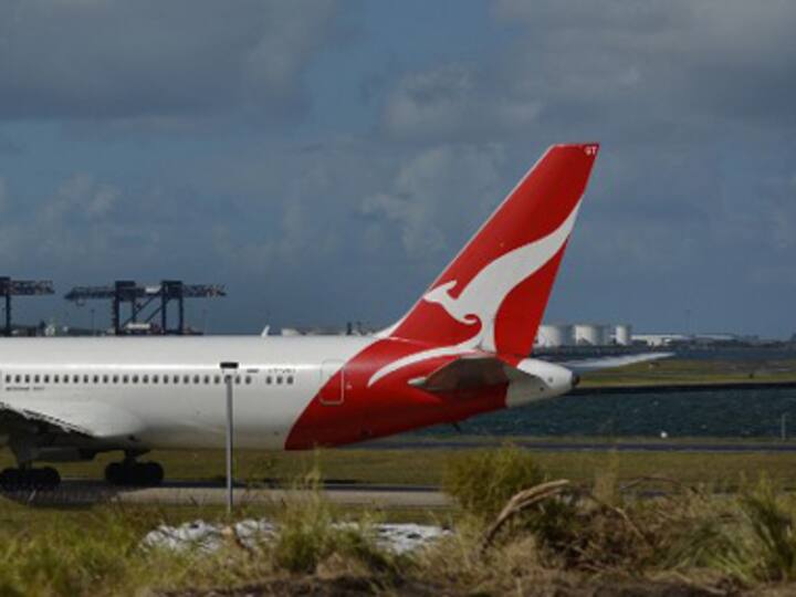 Flood on a plane: Here's what happened on the Los Angeles Qantas flight