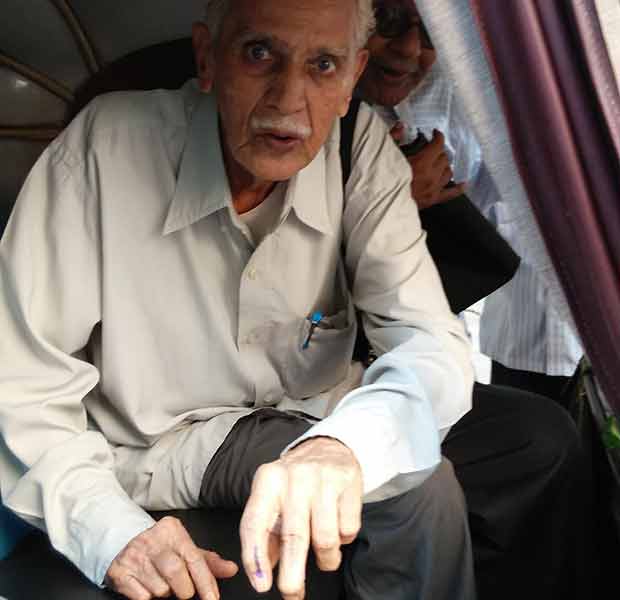 Senior citizen Chitamani Gadkari, 86, after casting his vote. Parag Shinde/Firstpost