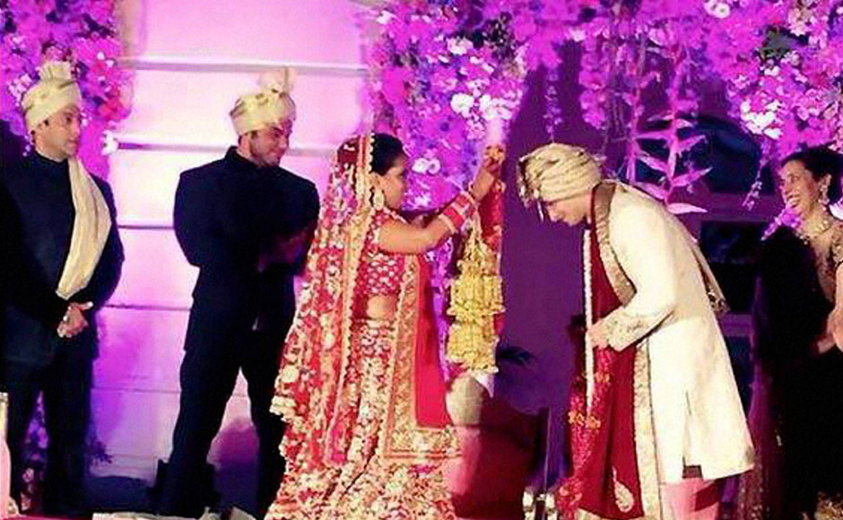 Arpita ki shaadi: After Shah Rukh, Aamir dazzles at Salman's sister's wedding Arpita ki shaadi: After Shah Rukh, Aamir dazzles at Salman's sister's wedding