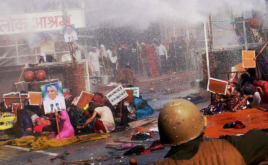 Photos: Violent clashes between Rampal's supporters, Haryana police in Hisar kill six Photos: Violent clashes between Rampal's supporters, Haryana police in Hisar kill six