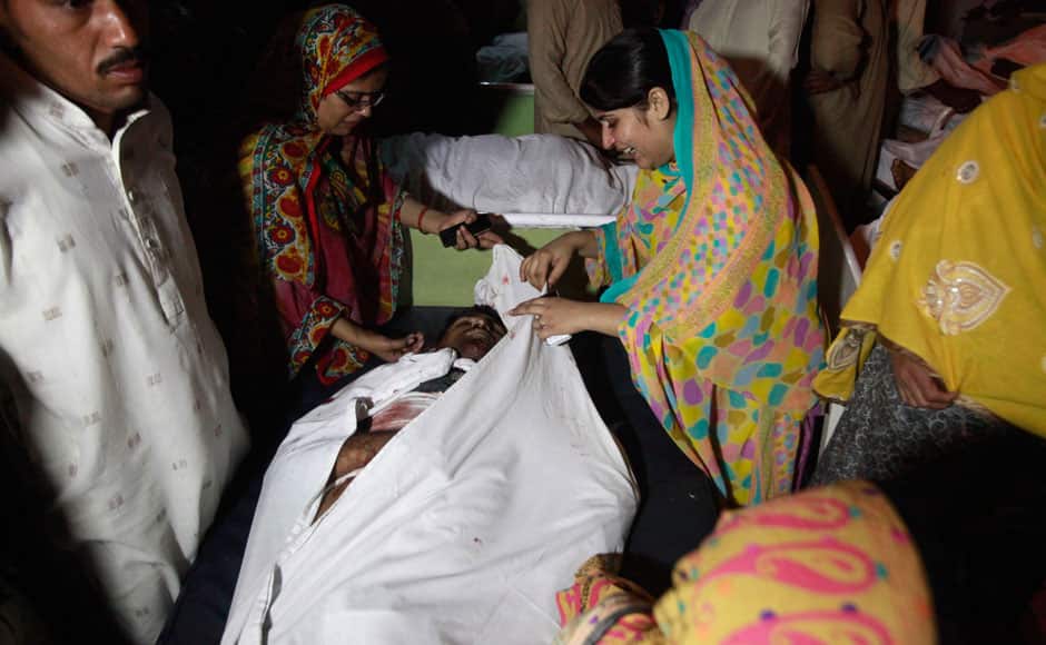Pakistani relatives mourn the death of a relative who was killed in suicide bomb attack in Wagah border near Lahore November 2, 2014. At least 45 people were killed on Sunday when a suicide bomber blew himself up on the Pakistani-Indian border, police said, just after a daily ceremony when troops from both sides simultaneously lower the two nations' flags. REUTERS