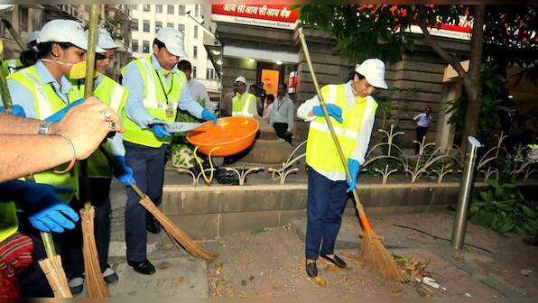 Photos: ICICI Bank chief Chanda Kochhar goes all out for Swachh Bharat campaign