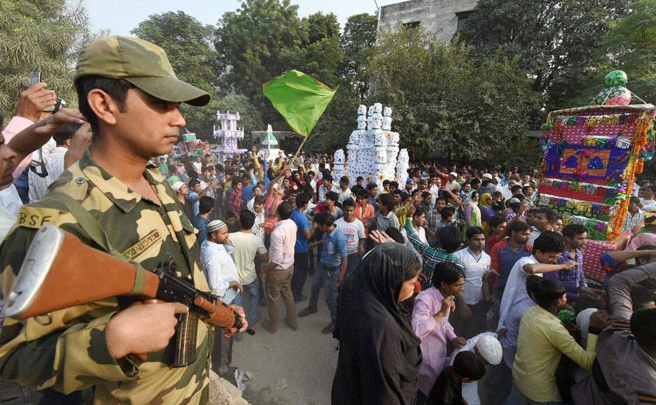 New Delhi: A BSF Jawan keeps vigil during a Muharram procession from Trilokpuri to Mayur Vihar area in New Delhi on Tuesday. PTI