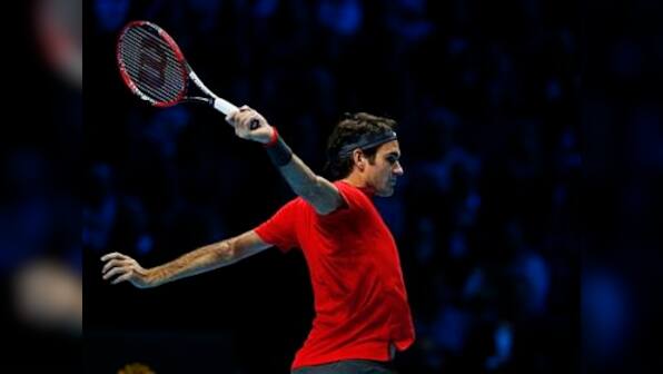 Classy Federer on brink of semis, Murray stays afloat