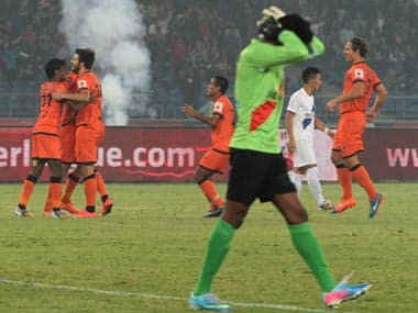 Delhi celebrate as Mumbai keeper Subrata rues another defensive error. ISL