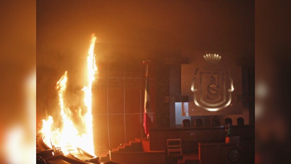 Mexico: Enraged protesters burn down state congress over student massacre