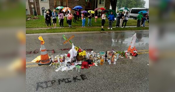 Ferguson Grand Jury Refuses To Indict Cop Who Shot Unarmed Black Teen Firstpost 