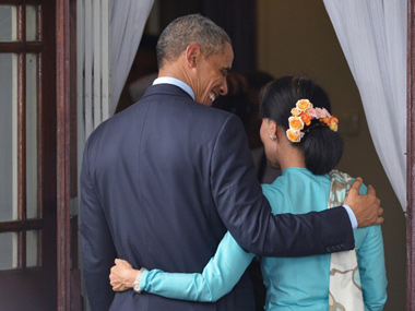 Obama backs Aung San Suu Kyi's bid to change Myanmar's constitution Obama backs Aung San Suu Kyi's bid to change Myanmar's constitution
