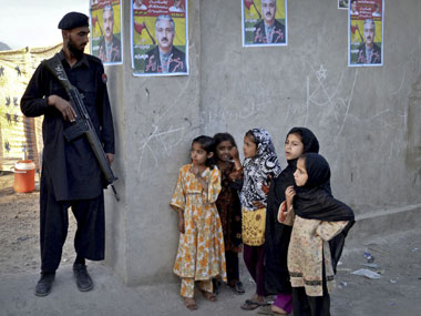 Pakistan man shoots teenage niece for listening to 'loud' music Pakistan man shoots teenage niece for listening to 'loud' music