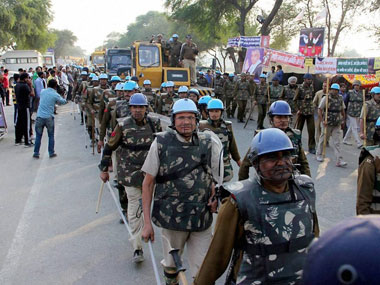 'Godman' Rampal's supporters open fire on police, cops use teargas shells 'Godman' Rampal's supporters open fire on police, cops use teargas shells