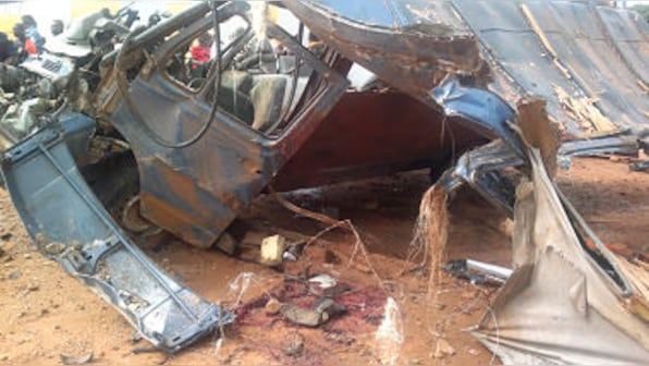 China: Eleven children die as overloaded school minivan crashes into lorry