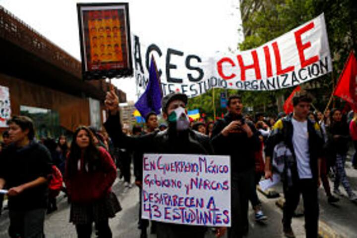Thousands protests against Chilean prez demanding a new constitution