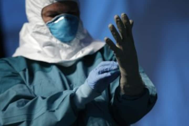US: Doctor infected with Ebola to return home for treatment