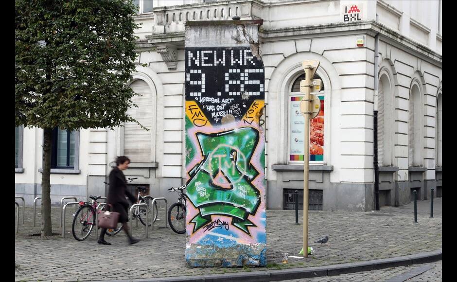 A woman walks by a piece of the Berlin Wall near the European Parliament in Brussels October 31, 2014. On November 9, Germany will celebrate the 25th anniversary of the fall of the Berlin Wall. To mark the event Reuters Photographers around the world captured images of segments of the wall, which are kept as monuments in many countries from Taiwan to South Africa and Costa Rica. The Berlin Wall, which divided West Berlin from the communist East after it was built in 1961, was the most potent symbol of the Cold War. At least 136 people were killed or died at the Wall, most of them while trying to escape. On November 9, 1989, following huge protests in East Berlin the wall was breached and thousands of people poured into West Berlin. Picture taken October 31, 2014. REUTERS/Francois Lenoir (BELGIUM - Tags: SOCIETY ANNIVERSARY CONFLICT) ATTENTION EDITORS - PICTURE 07 OF 32 FOR WIDER IMAGE STORY 'THE BERLIN WALL AROUND THE WORLD' SEARCH '25 BERLIN' FOR ALL IMAGES - RTR4CLOX