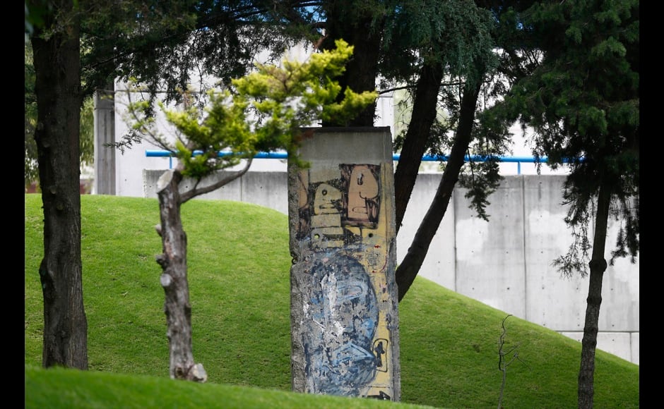 A piece of the Berlin Wall is seen in a garden at the Alexander Von Humboldt German School in Mexico City, September 10, 2014. On November 9, Germany will celebrate the 25th anniversary of the fall of the Berlin Wall. To mark the event Reuters Photographers around the world captured images of segments of the wall, which are kept as monuments in many countries from Taiwan to South Africa and Costa Rica. The Berlin Wall, which divided West Berlin from the communist East after it was built in 1961, was the most potent symbol of the Cold War. At least 136 people were killed or died at the Wall, most of them while trying to escape. On November 9, 1989, following huge protests in East Berlin the wall was breached and thousands of people poured into West Berlin. Picture taken September 10, 2014. REUTERS/ Edgard Garrido (MEXICO - Tags: SOCIETY ANNIVERSARY CONFLICT) ATTENTION EDITORS - PICTURE 23 OF 32 FOR WIDER IMAGE STORY 'THE BERLIN WALL AROUND THE WORLD' SEARCH '25 BERLIN' FOR ALL IMAGES - RTR4CLPQ