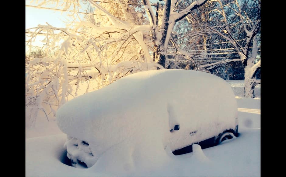 A car is covered in snow in Orchard Park outside of Buffalo, New York, November 19, 2014. Western New York state braced for a fresh wave of heavy snow on Wednesday after a freakish storm swept off the Great Lakes and buried the region under 5 feet (1.5 meters) of it, killing at least six people and stranding motorists in cars overnight. REUTERS