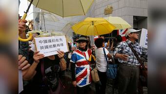 Hong Kong: Pro-democracy activists blame UK, protest outside consulate