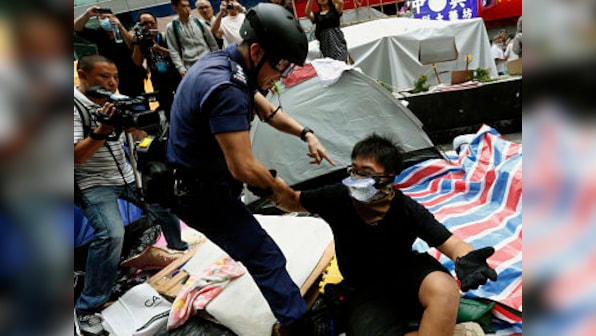 Hong Kong: Police clear pro-democracy camps, arrest student leaders 