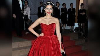 After Salman, Sonam Kapoor to work with Shah Rukh Khan? 