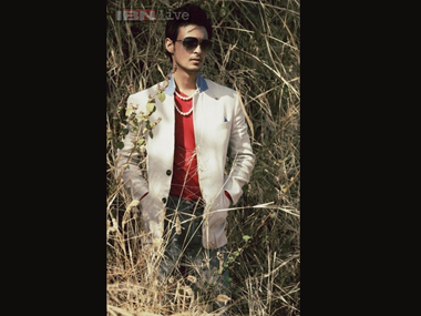 Aayush-Arpita's wedding: Groom likely to wear golden Swarovski crystals studded Sherwani Aayush-Arpita's wedding: Groom likely to wear golden Swarovski crystals studded Sherwani