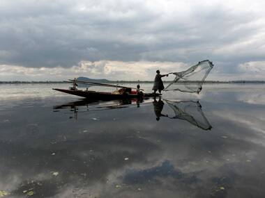 Sri Lanka navy detains 27 TN fishermen, releases them after warning