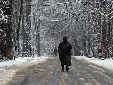 Dry spell in Jammu and Kashmir likely to end soon; MeT dept forecasts rain, snow over next two days Dry spell in Jammu and Kashmir likely to end soon; MeT dept forecasts rain, snow over next two days