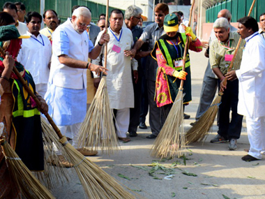 Modi's Swachh Bharat: College students newest recruits to keep campus clean Modi's Swachh Bharat: College students newest recruits to keep campus clean