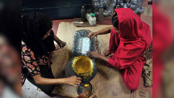 Karachi: Police rescue girls traded by seminary for non-payment of debt