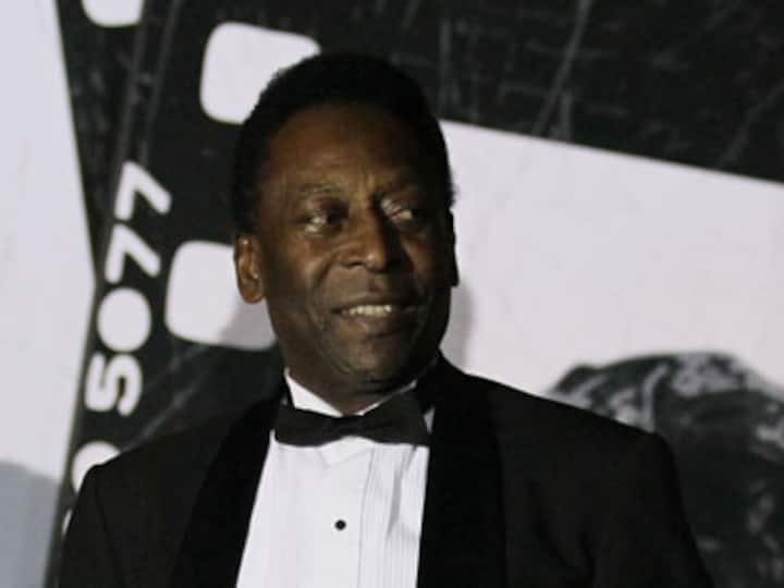 Football great Pele stable but still in hospital