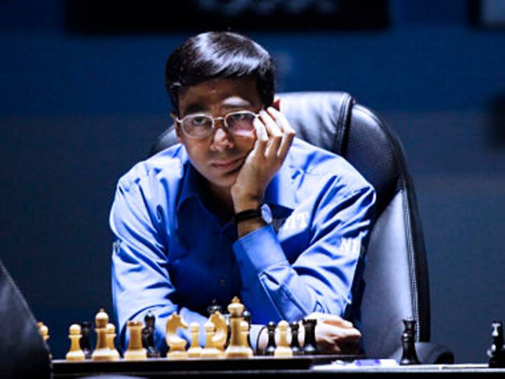 Go All In: If Anand wants to beat Carlsen now, he just has to risk everything