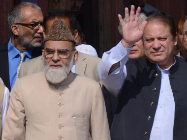 Imam Bukhari asks Nawaz Sharif to resolve Kashmir issue, persuade militants to lay down arms Imam Bukhari asks Nawaz Sharif to resolve Kashmir issue, persuade militants to lay down arms
