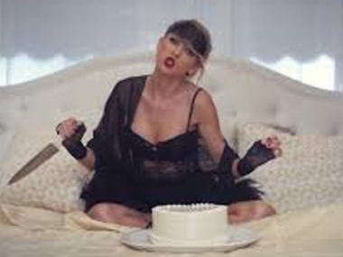 Taylor Swift turns into a psycho girlfriend in new video 'Blank Space' Taylor Swift turns into a psycho girlfriend in new video 'Blank Space'