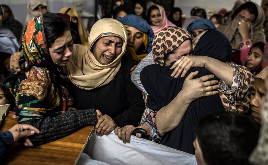 Peshawar School Massacre: A Day After, Mothers Mourn For Their Kids ...