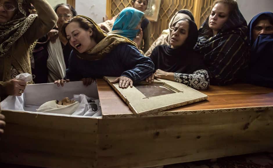 A mother mourns her son Mohammed Ali Khan, 15, a student who was killed during an attack by Taliban gunmen on the Army Public School, at her house in Peshawar December 16, 2014. Taliban gunmen in Pakistan took hundreds of students and teachers hostage on Tuesday in a school in the northwestern city of Peshawar, military officials said. REUTERS