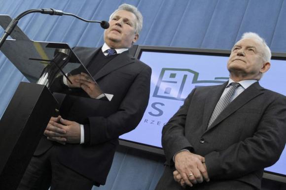 Under pressure over CIA jail, Poland sends out mixed messages Under pressure over CIA jail, Poland sends out mixed messages