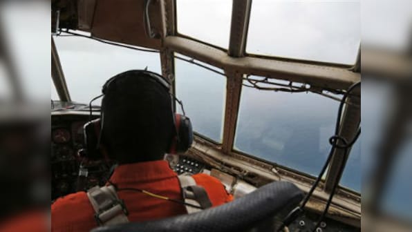 Bad weather halts recovery of bodies from AirAsia flight QZ8501