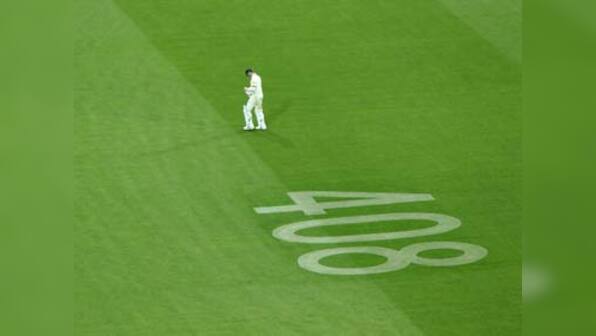 Michael Clarke has shown unbelievable courage, says Steve Smith