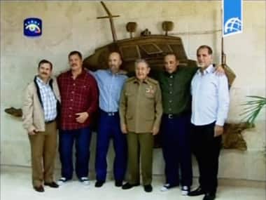 Cuban President Raul Castro (C) poses with (L-R) Fernando Gonzalez, Ramon Labanino, Gerardo Hernandez, Antonio Guerrero and Rene Gonzalez, after three Cuban intelligence agents Labanino, Hernandez and Guerrero arrived in Havana in this December 17, 2014 still image taken from Cuban Government TV. Reuters