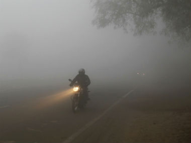 Delhi: Morning fog delays over 60 trains, visibility drops to less than 50 mts Delhi: Morning fog delays over 60 trains, visibility drops to less than 50 mts