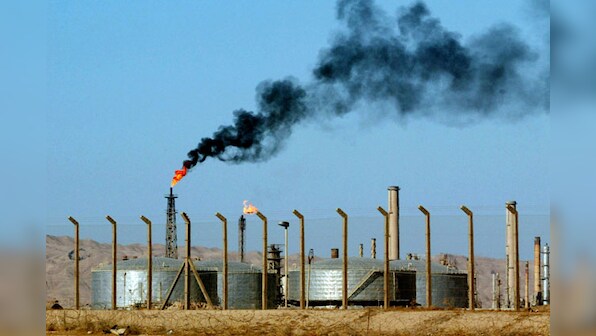 Global oil firms to cut investment spending by over 25% in 2015