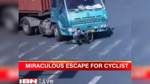 Christmas Miracle: Chinese cyclist gets mowed down by truck, survives to tell tale