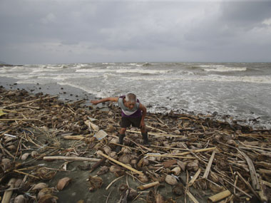 Storm in central Philippines sparks flooding; toll rises to 11 Storm in central Philippines sparks flooding; toll rises to 11
