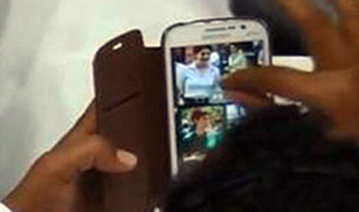 Priyanka Sex Video Gandi Gandi - Gaping at Priyanka Gandhi's pic to watching porn: Colourful antics of  Indian netas-Politics News , Firstpost