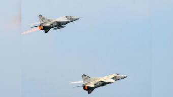 Sri Lanka air force plane crashes, 4 killed 