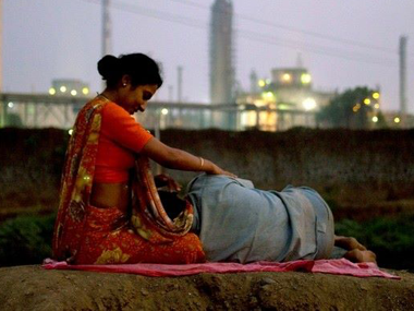 'Bhopal: A Prayer for Rain' review: Melodramatic and a flawed projection of the gas tragedy 'Bhopal: A Prayer for Rain' review: Melodramatic and a flawed projection of the gas tragedy
