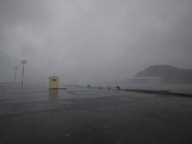 Philippines: Typhoon Hagupit weakens to a storm, 3 dead Philippines: Typhoon Hagupit weakens to a storm, 3 dead