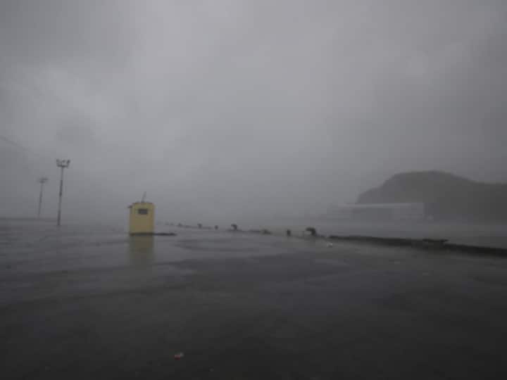 Philippines: Typhoon Hagupit weakens to a storm, 3 dead