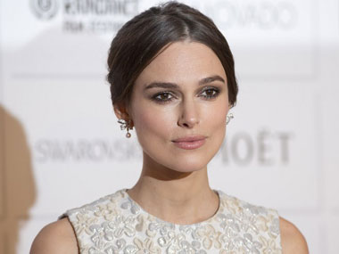 Keira Knightley mistaken for Anne Hathaway in Canada Keira Knightley mistaken for Anne Hathaway in Canada