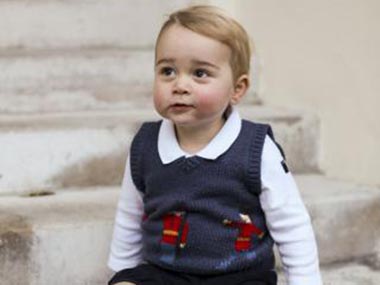 Internet goes crazy: Will and Kate release cute Prince George Christmas pictures Internet goes crazy: Will and Kate release cute Prince George Christmas pictures